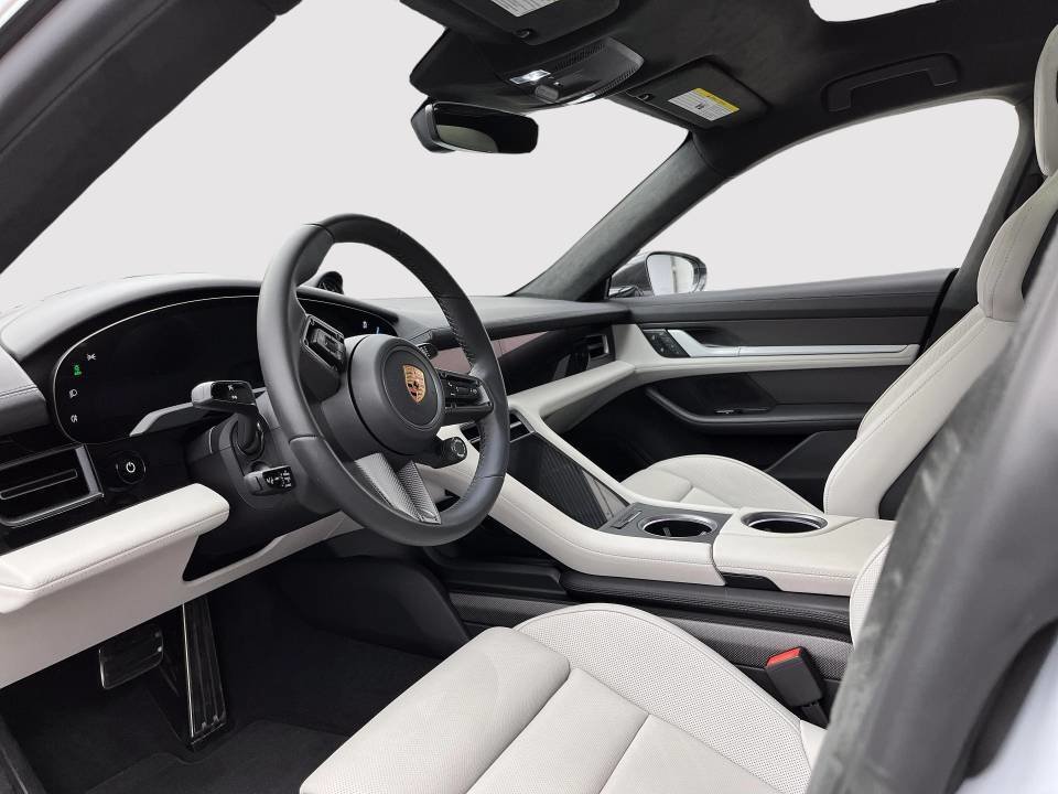 Porsche Taycan Turbo S Technology Package 2023 à Laval, Québec - 14 - w1024h768px