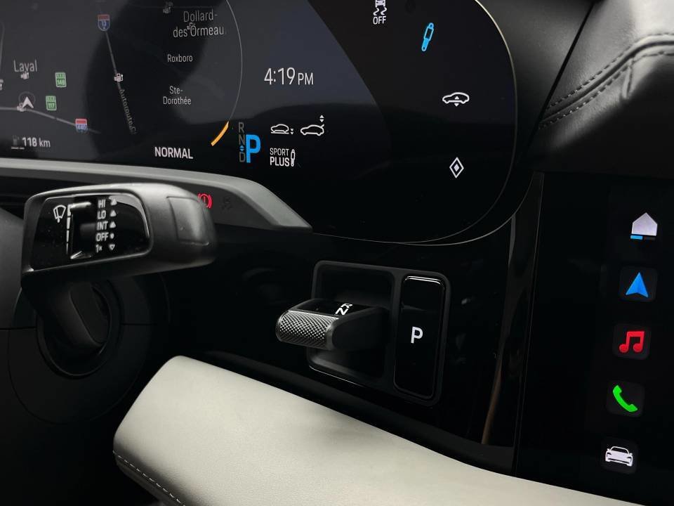 Porsche Taycan Turbo S Technology Package 2023 à Laval, Québec - 18 - w1024h768px