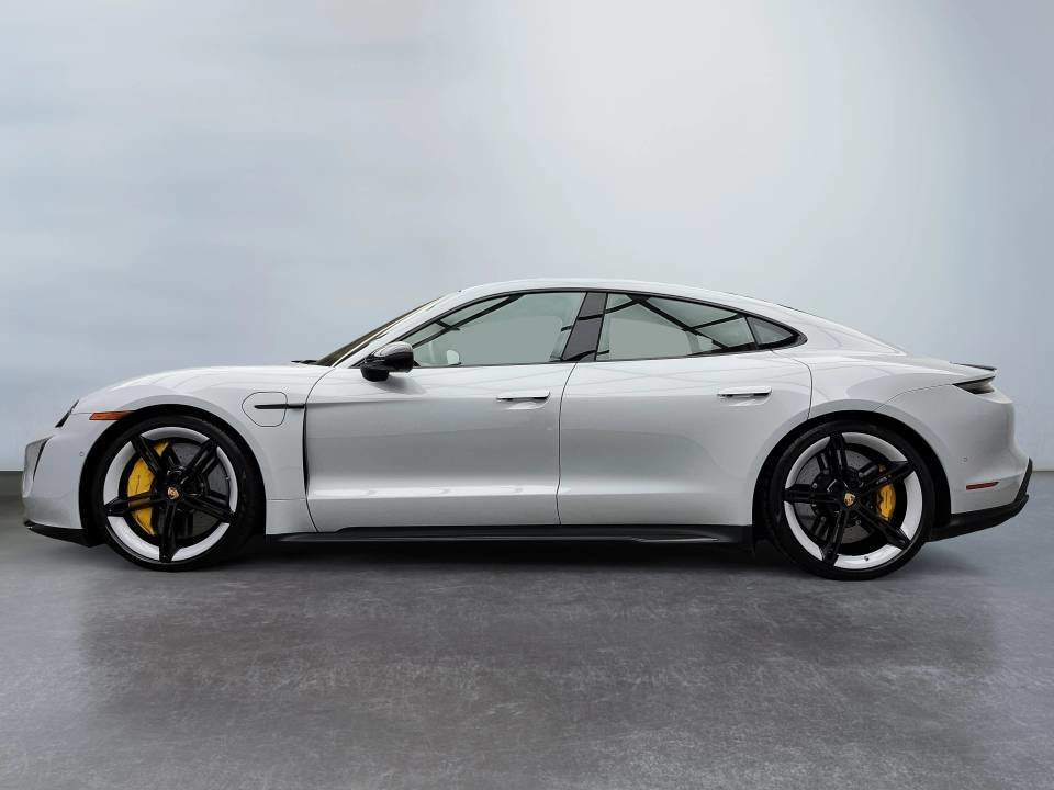 Porsche Taycan Turbo S Technology Package 2023 à Laval, Québec - 23 - w1024h768px