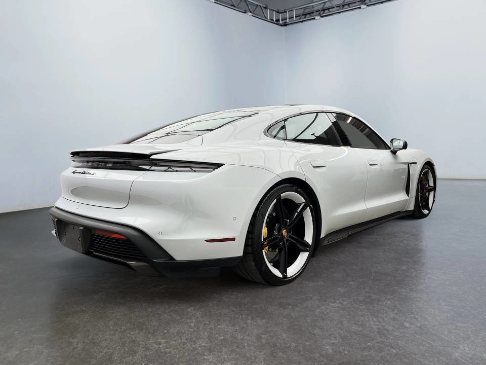 Porsche Taycan Turbo S Technology Package 2023 à Laval, Québec - 4 - w1024h768px