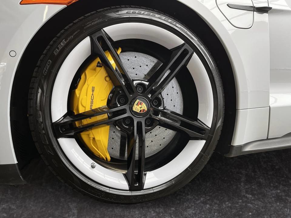 Porsche Taycan Turbo S Technology Package 2023 à Laval, Québec - 12 - w1024h768px