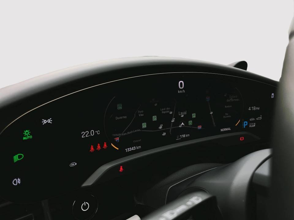 Porsche Taycan Turbo S Technology Package 2023 à Laval, Québec - 17 - w1024h768px
