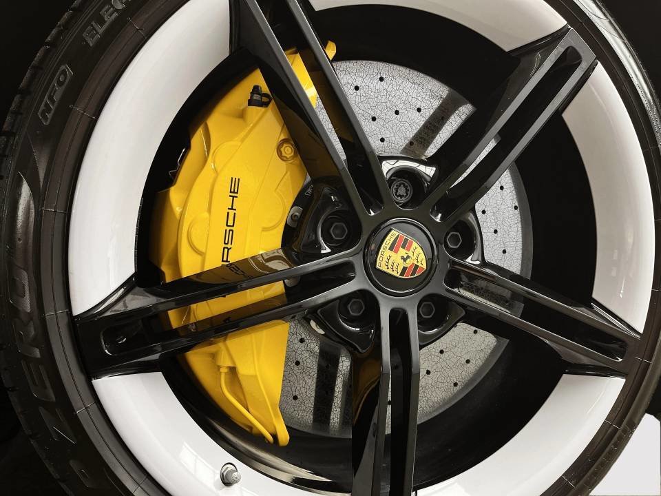 Porsche Taycan Turbo S Technology Package 2023 à Laval, Québec - 13 - w1024h768px