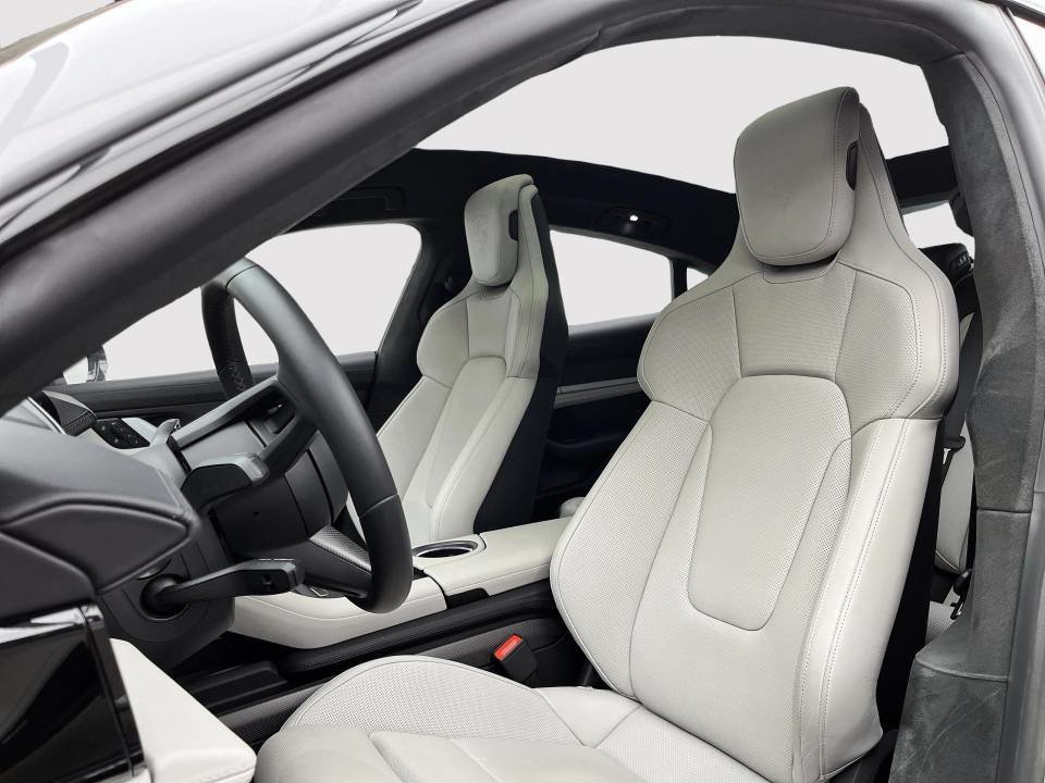 Porsche Taycan Turbo S Technology Package 2023 à Laval, Québec - 15 - w1024h768px