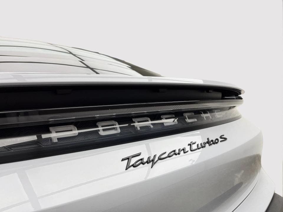 Porsche Taycan Turbo S Technology Package 2023 à Laval, Québec - 8 - w1024h768px