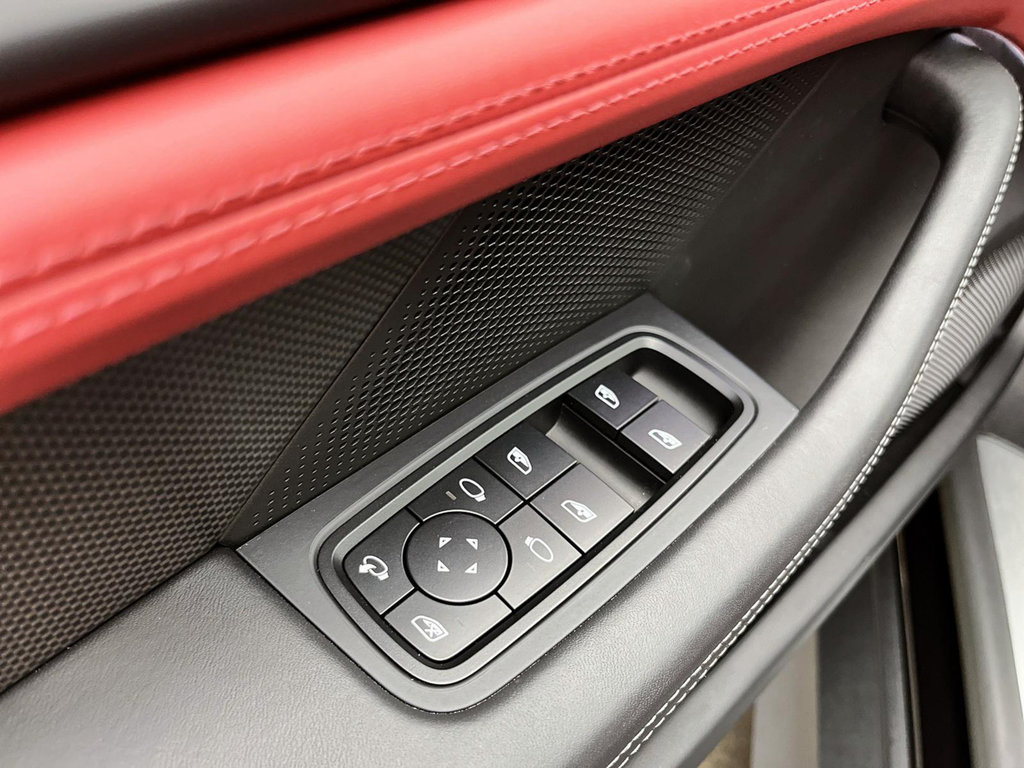 2023 Porsche Taycan 4S 52860$ en options in Laval, Quebec - 23 - w1024h768px