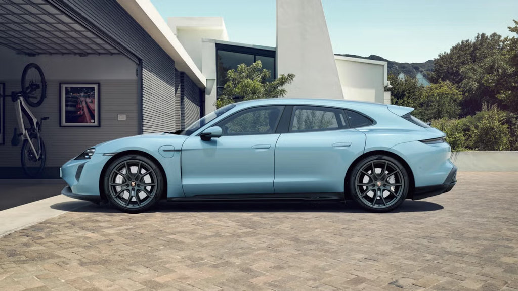 Porsche Taycan GTS Sport Turismo AWD 2023 à Laval, Québec - 2 - w1024h768px