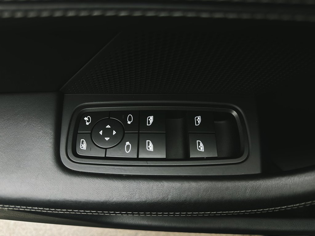 Porsche Taycan GTS Premium Package 2023 à Laval, Québec - 32 - w1024h768px