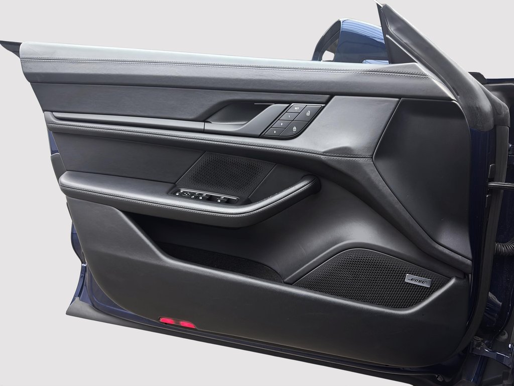 Porsche Taycan GTS Premium Package 2023 à Laval, Québec - 30 - w1024h768px