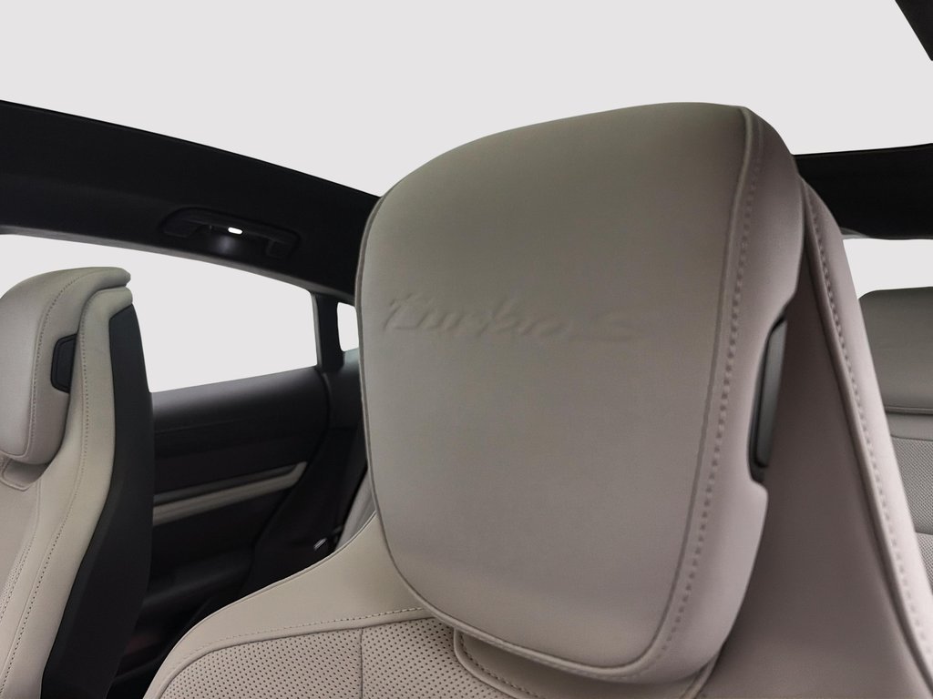 2023 Porsche Taycan Turbo S Tech Package in Laval, Quebec - 23 - w1024h768px