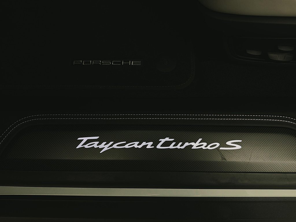 2023 Porsche Taycan Turbo S Tech Package in Laval, Quebec - 31 - w1024h768px
