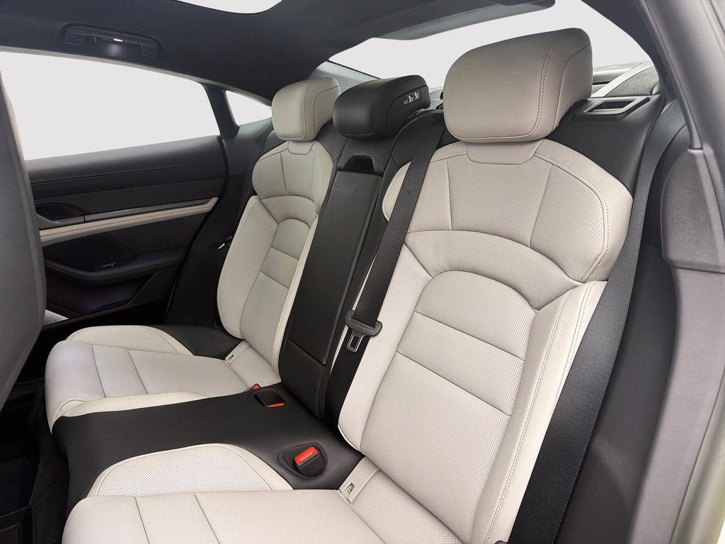 2023 Porsche Taycan Turbo S Tech Package in Laval, Quebec - 25 - w1024h768px