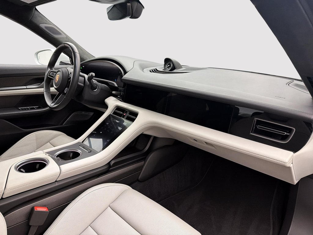 2023 Porsche Taycan Turbo S Tech Package in Laval, Quebec - 22 - w1024h768px