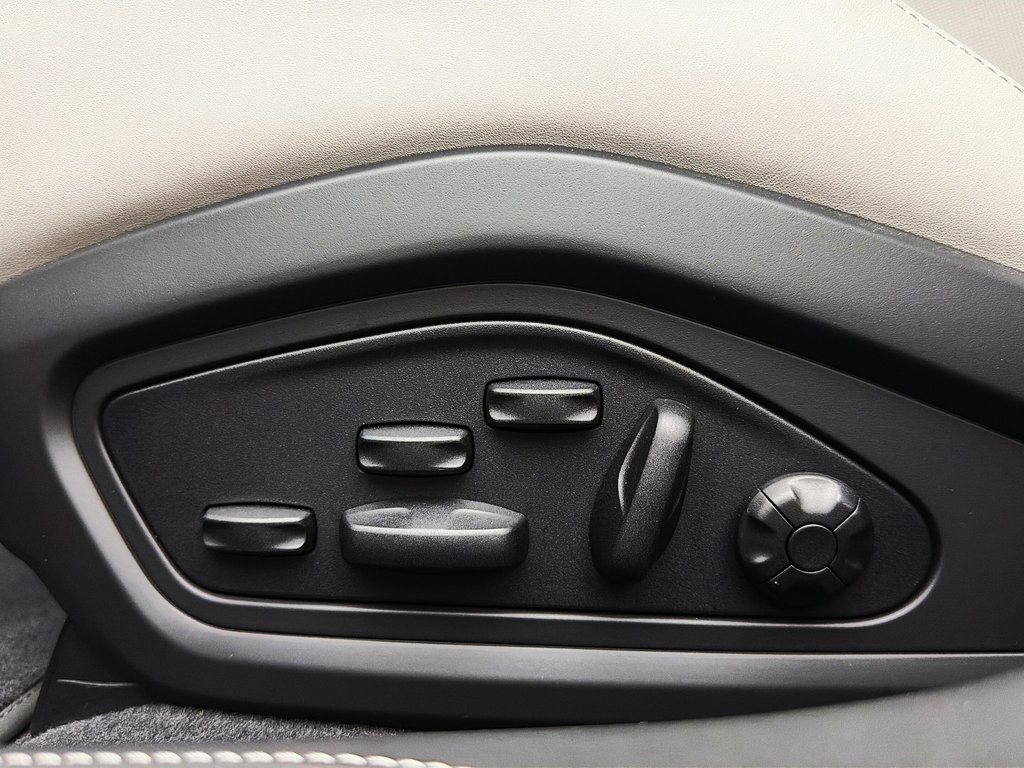 2023 Porsche Taycan Turbo S Tech Package in Laval, Quebec - 24 - w1024h768px