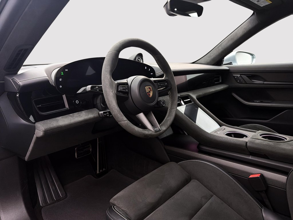 Porsche Taycan GTS **GTS Interior Package** 2024 à Laval, Québec - 13 - w1024h768px