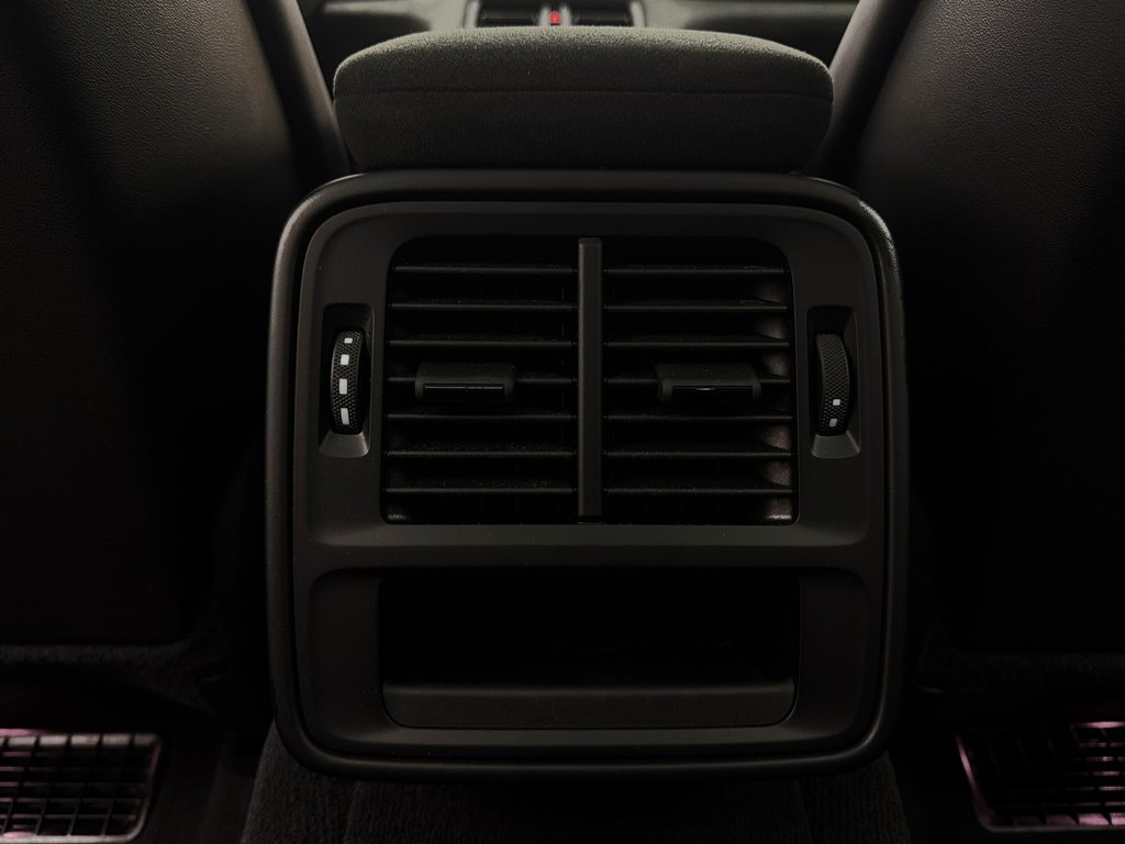 Porsche Taycan GTS **GTS Interior Package** 2024 à Laval, Québec - 27 - w1024h768px