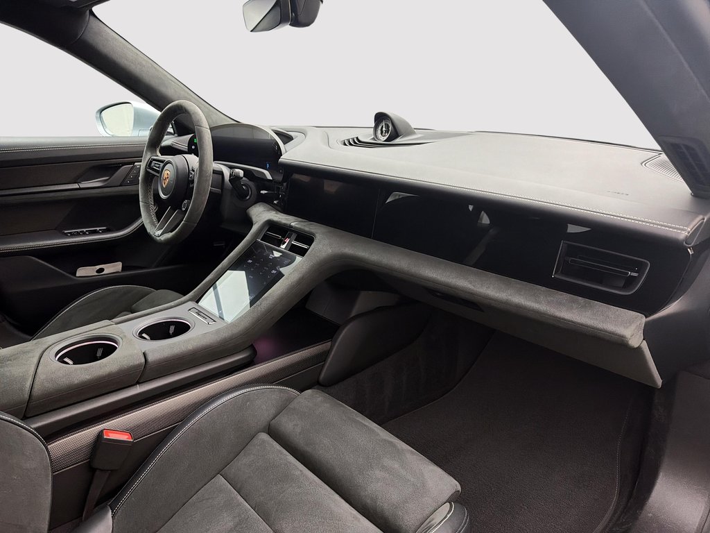 Porsche Taycan GTS **GTS Interior Package** 2024 à Laval, Québec - 23 - w1024h768px