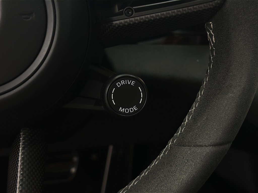 Porsche Taycan GTS **GTS Interior Package** 2024 à Laval, Québec - 17 - w1024h768px