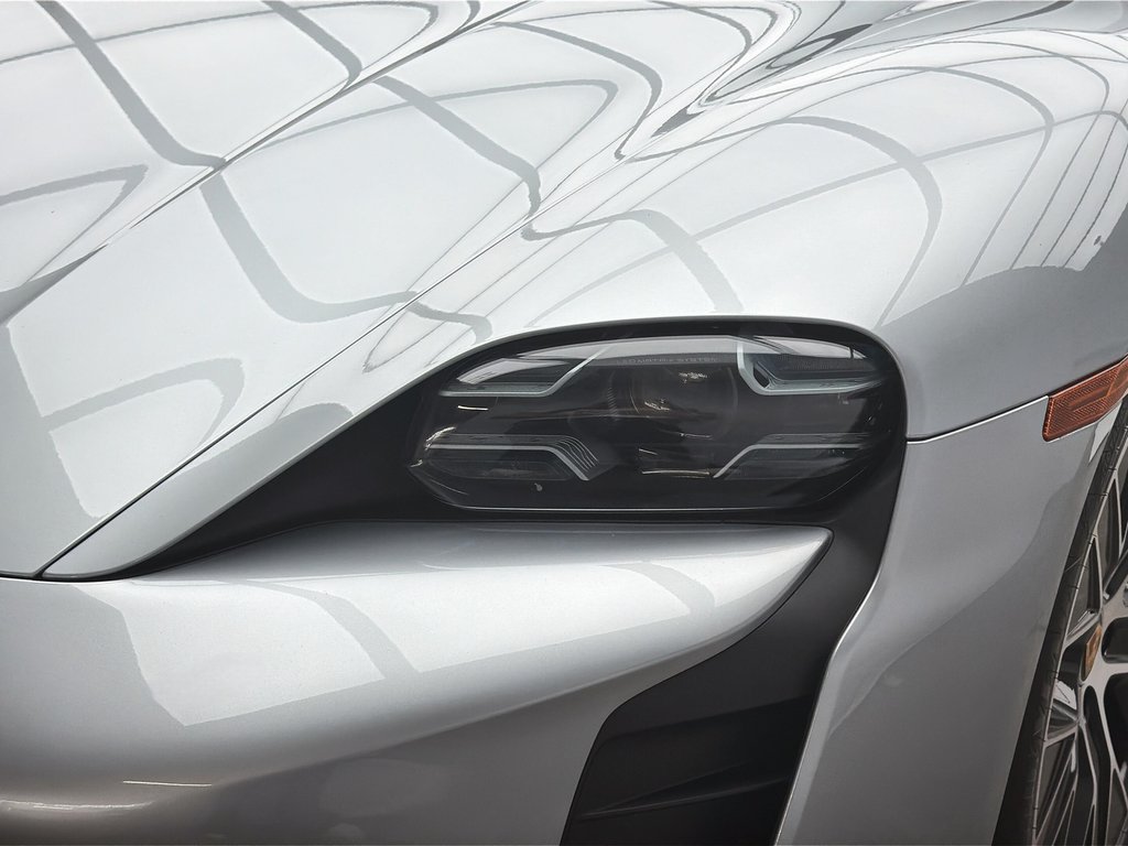 Porsche Taycan GTS **GTS Interior Package** 2024 à Laval, Québec - 8 - w1024h768px