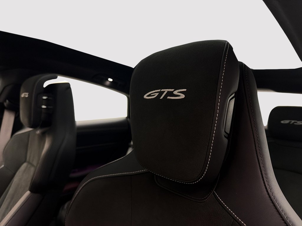 Porsche Taycan GTS **GTS Interior Package** 2024 à Laval, Québec - 24 - w1024h768px