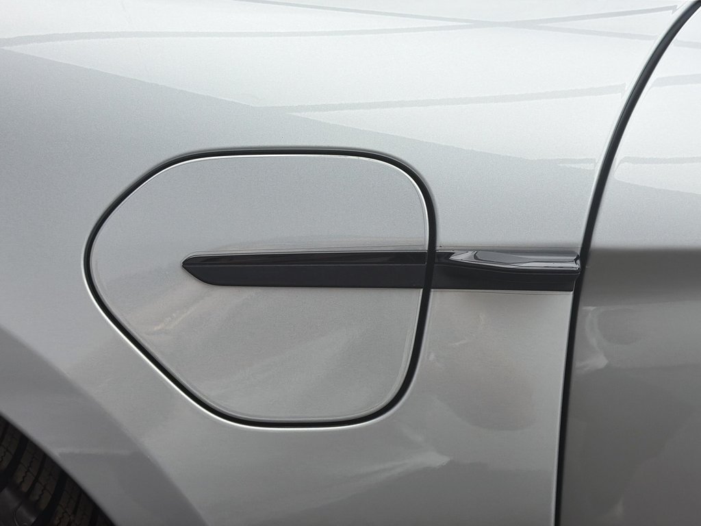 Porsche Taycan GTS **GTS Interior Package** 2024 à Laval, Québec - 12 - w1024h768px