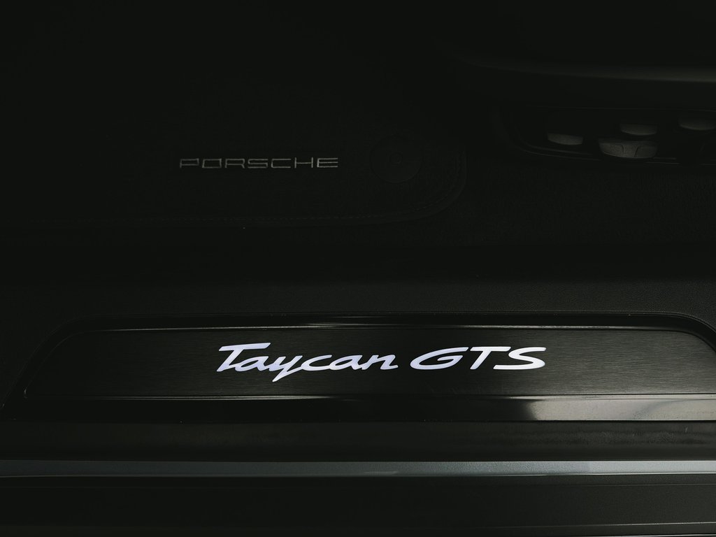 Porsche Taycan GTS **GTS Interior Package** 2024 à Laval, Québec - 32 - w1024h768px