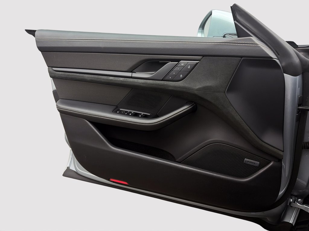 Porsche Taycan GTS **GTS Interior Package** 2024 à Laval, Québec - 28 - w1024h768px