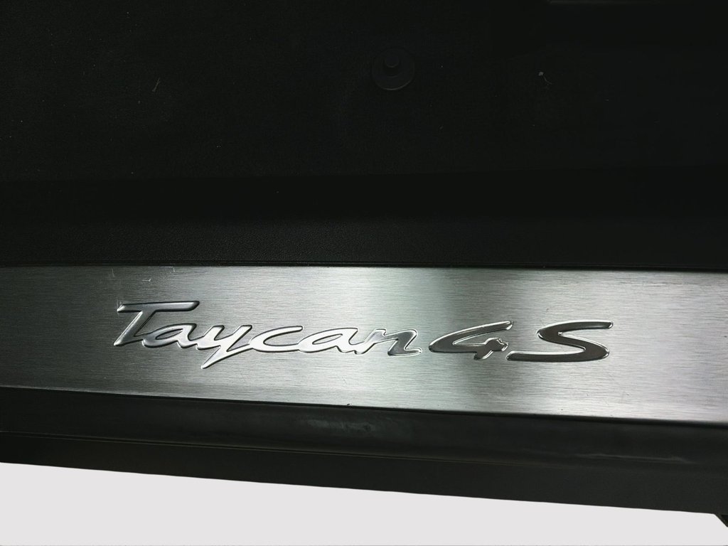 2025 Porsche Taycan 4S in Laval, Quebec - 30 - w1024h768px