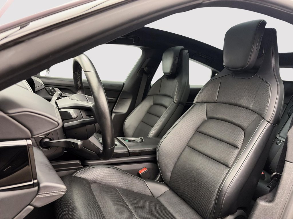 2025 Porsche Taycan 4S in Laval, Quebec - 5 - w1024h768px