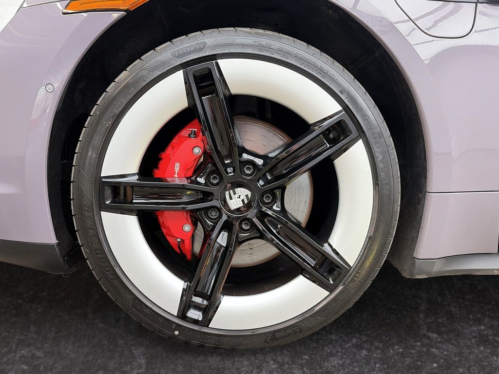 2025 Porsche Taycan 4S in Laval, Quebec - 9 - w1024h768px