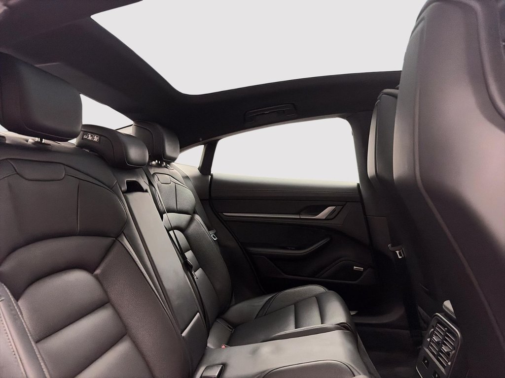 2025 Porsche Taycan 4S in Laval, Quebec - 26 - w1024h768px