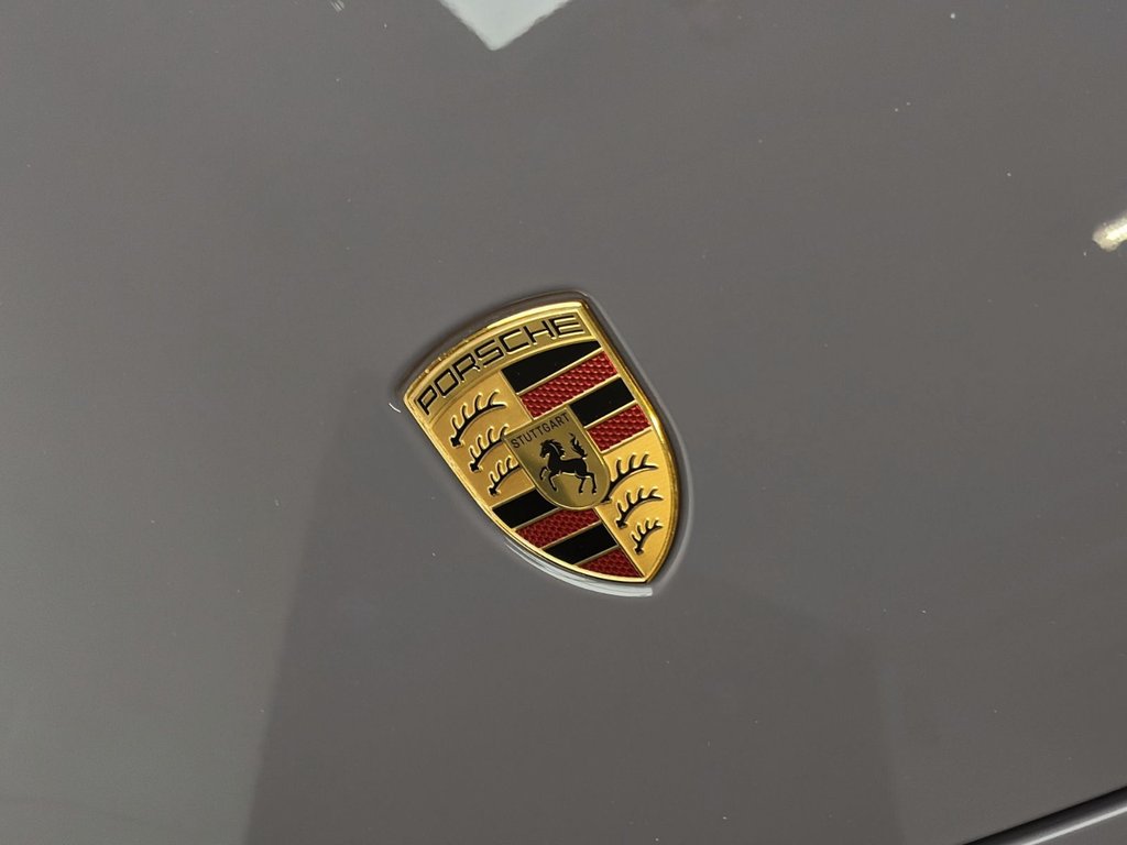 2025 Porsche Taycan 4S in Laval, Quebec - 10 - w1024h768px