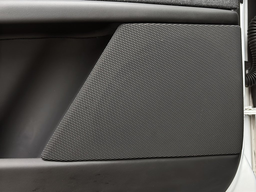 2022 Tesla Model X AWD in Laval, Quebec - 28 - w1024h768px