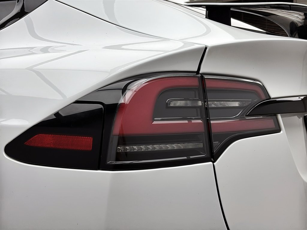 2022 Tesla Model X AWD in Laval, Quebec - 14 - w1024h768px