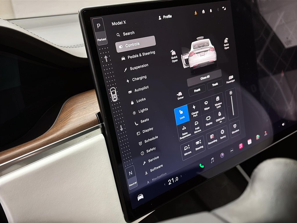 2022 Tesla Model X AWD in Laval, Quebec - 19 - w1024h768px