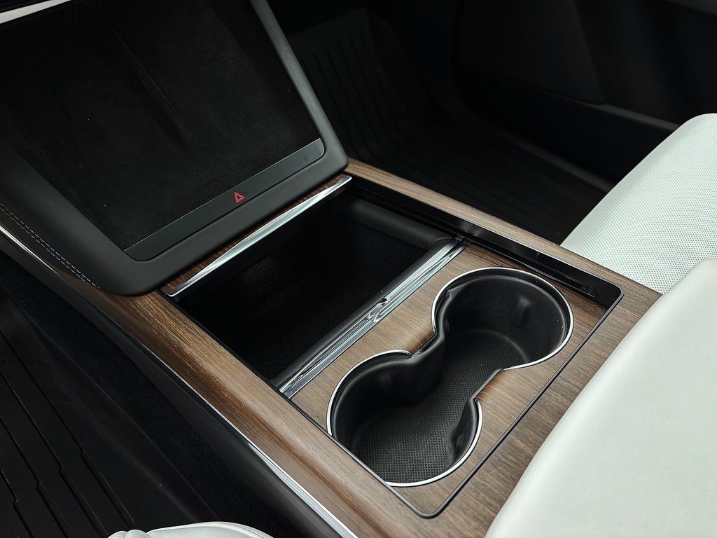2022 Tesla Model X AWD in Laval, Quebec - 22 - w1024h768px