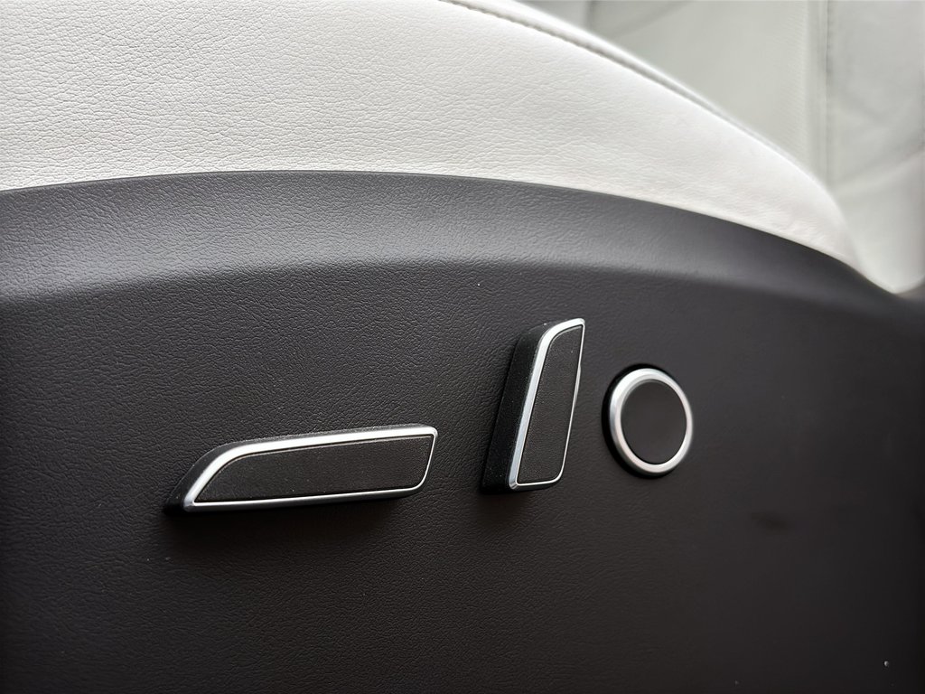 2022 Tesla Model X AWD in Laval, Quebec - 29 - w1024h768px