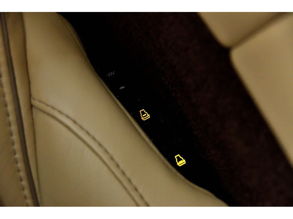 Aston Martin Virage 2+2 Coupe / V12 / Bluetooth 2012 à Laval, Québec - 21 - w1024h768px