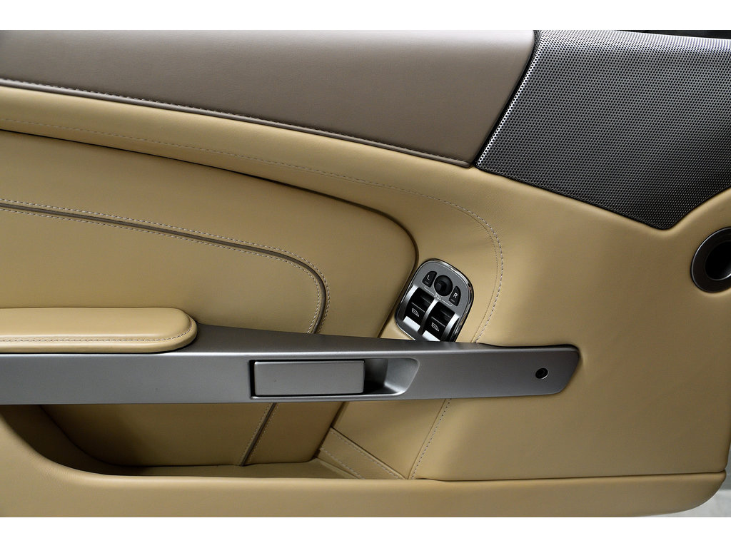 Aston Martin Virage 2+2 Coupe / V12 / Bluetooth 2012 à Laval, Québec - 23 - w1024h768px