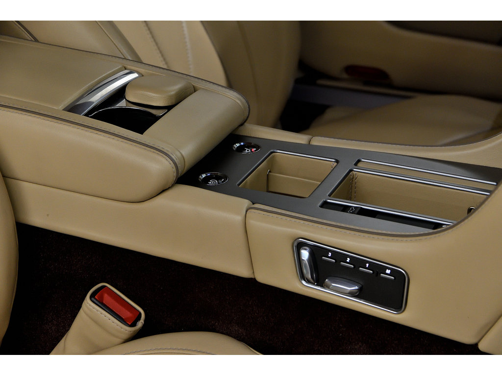 Aston Martin Virage 2+2 Coupe / V12 / Bluetooth 2012 à Laval, Québec - 28 - w1024h768px