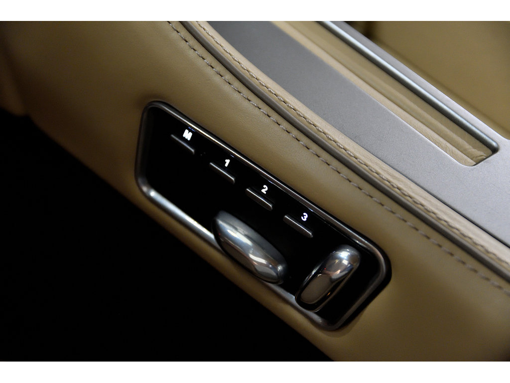 Aston Martin Virage 2+2 Coupe / V12 / Bluetooth 2012 à Laval, Québec - 18 - w1024h768px