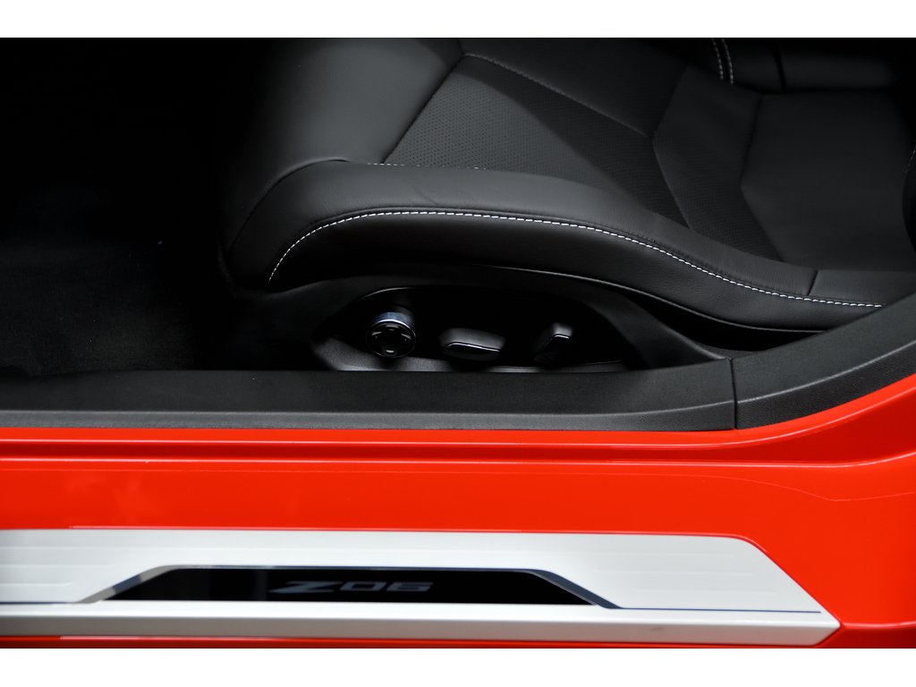 2023 Chevrolet Corvette Z06 C8R 2LZ / Z07 Package / Delivery Milleage in Laval, Quebec - 16 - w1024h768px