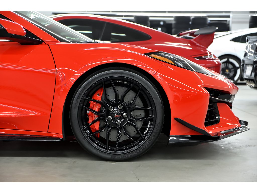 2023 Chevrolet Corvette Z06 C8R 2LZ / Z07 Package / Delivery Milleage in Laval, Quebec - 9 - w1024h768px