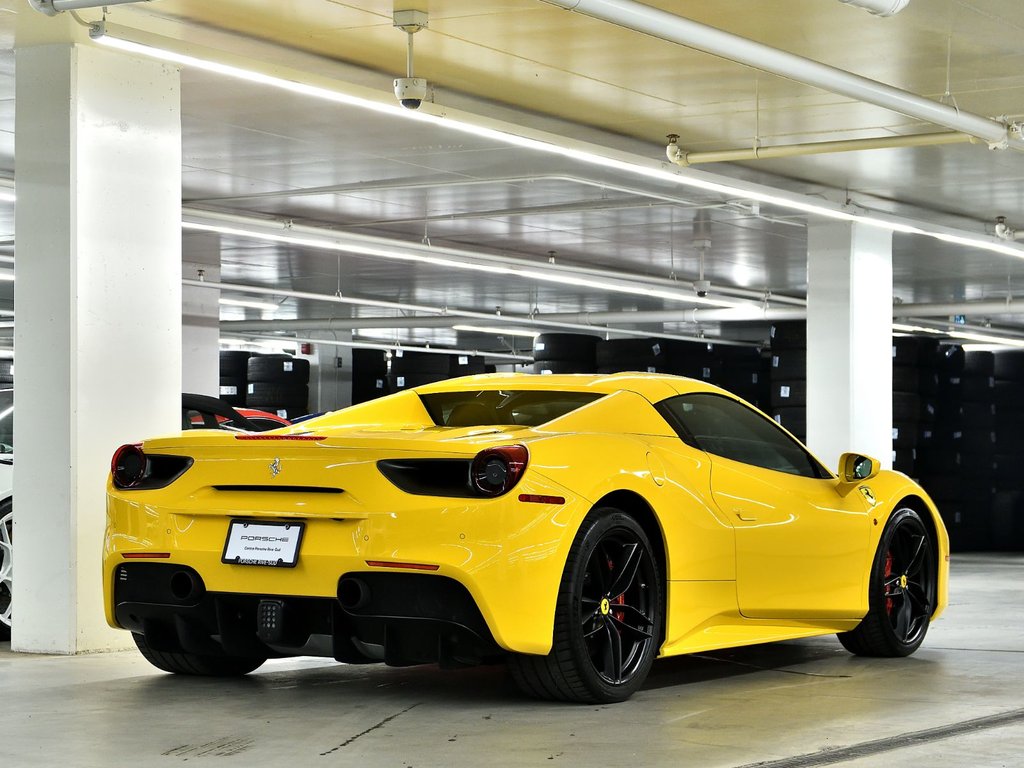 Ferrari 488 Spider  2019 à Laval, Québec - 3 - w1024h768px