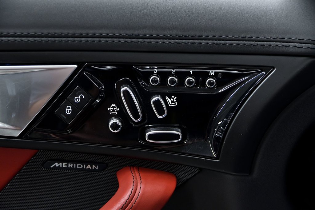 Jaguar F-TYPE V6 S 2015 à Laval, Québec - 23 - w1024h768px