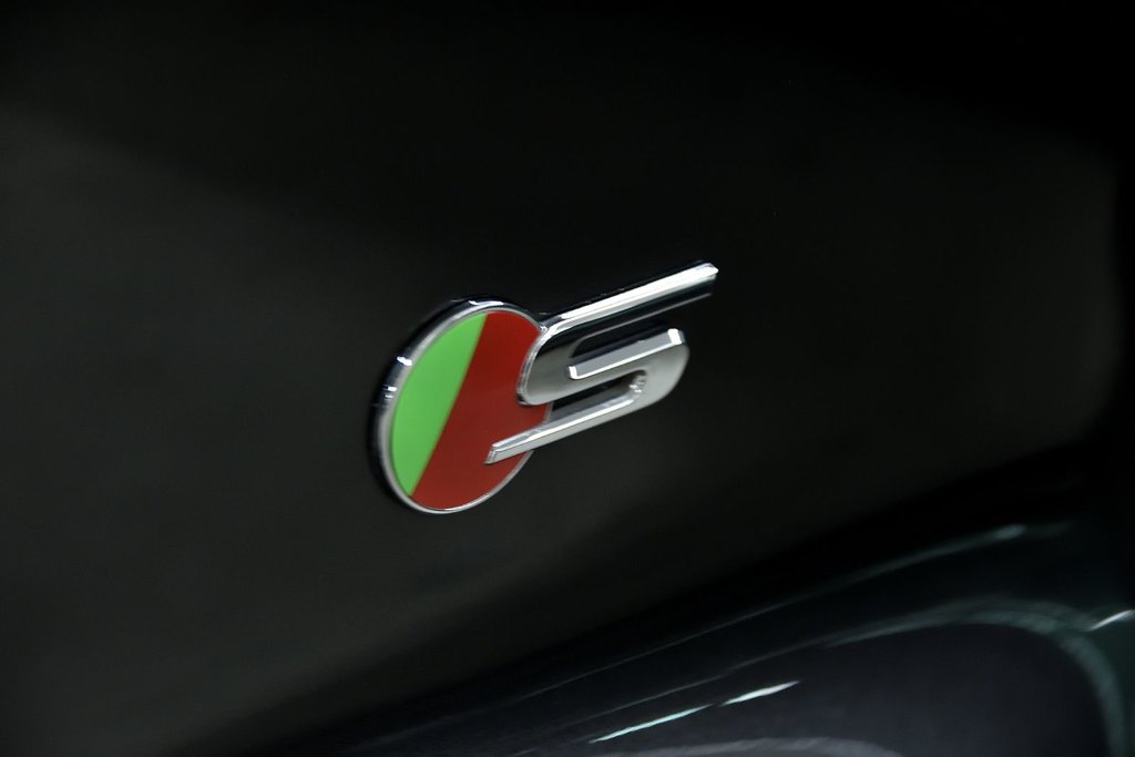 Jaguar F-TYPE V6 S 2015 à Laval, Québec - 40 - w1024h768px