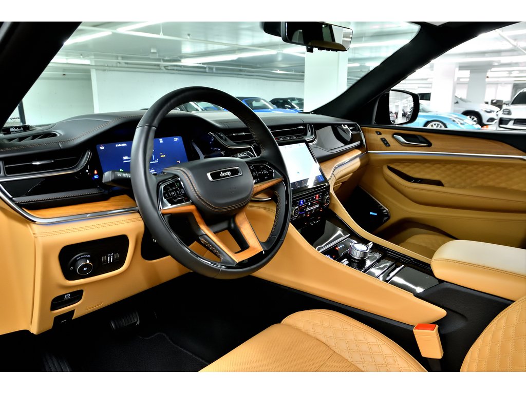 2024 Jeep Grand Cherokee Summit Reserve 4x4 / Pack Eclair + Tech + Evolué in Laval, Quebec - 13 - w1024h768px