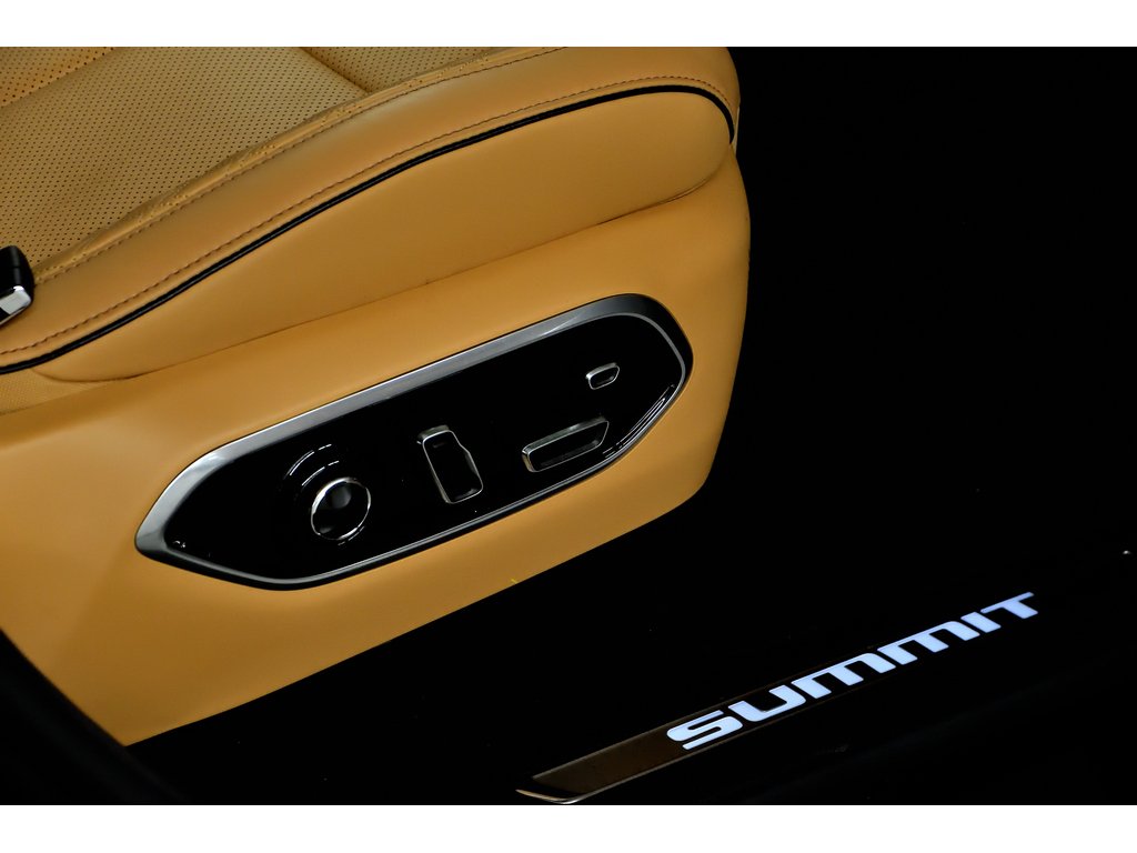 2024 Jeep Grand Cherokee Summit Reserve 4x4 / Pack Eclair + Tech + Evolué in Laval, Quebec - 39 - w1024h768px