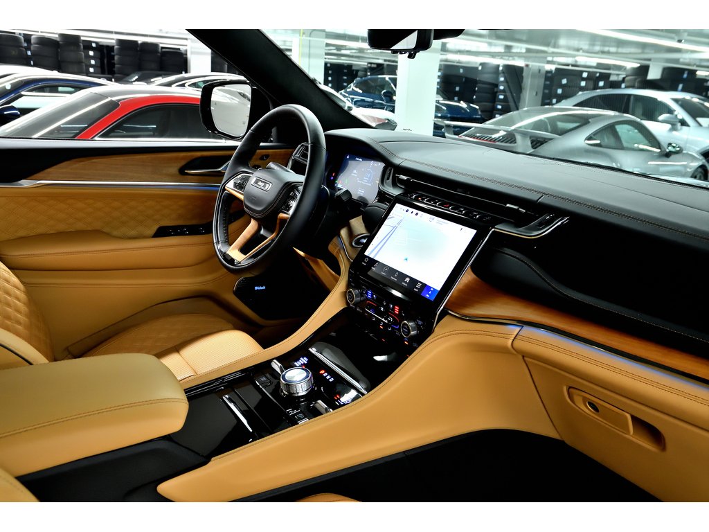 2024 Jeep Grand Cherokee Summit Reserve 4x4 / Pack Eclair + Tech + Evolué in Laval, Quebec - 37 - w1024h768px