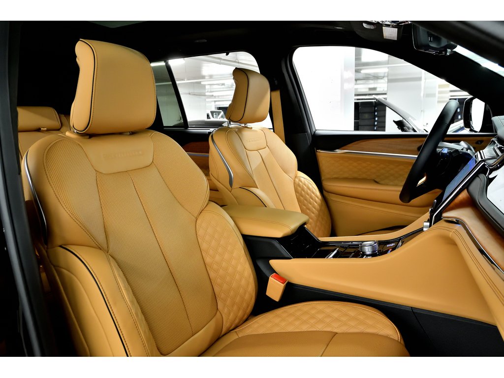 2024 Jeep Grand Cherokee Summit Reserve 4x4 / Pack Eclair + Tech + Evolué in Laval, Quebec - 40 - w1024h768px